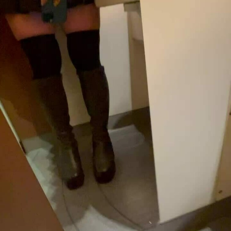 新幹線の洗面台でおっぱいとかおしり露出してたらオナニーしたくなっておまんこいじいじしちゃった動画です🫣

ちょうど停