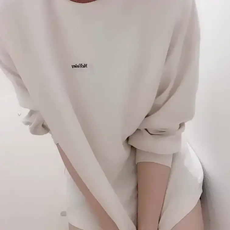 ⭐️視聴前にお気に入りボタンも押してね！
今回は「玄関でオナニー」した動画だよ？
えっちな声が外に聞こえちゃってるか