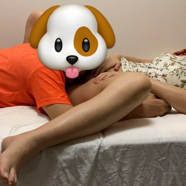 女のサガって言うのでしょうか?クンニして欲しくて自分でオマンコを両手で広げてしまうのです🎀