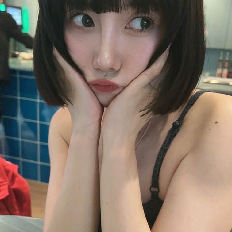 髪切っ黒にしたの😎❤️