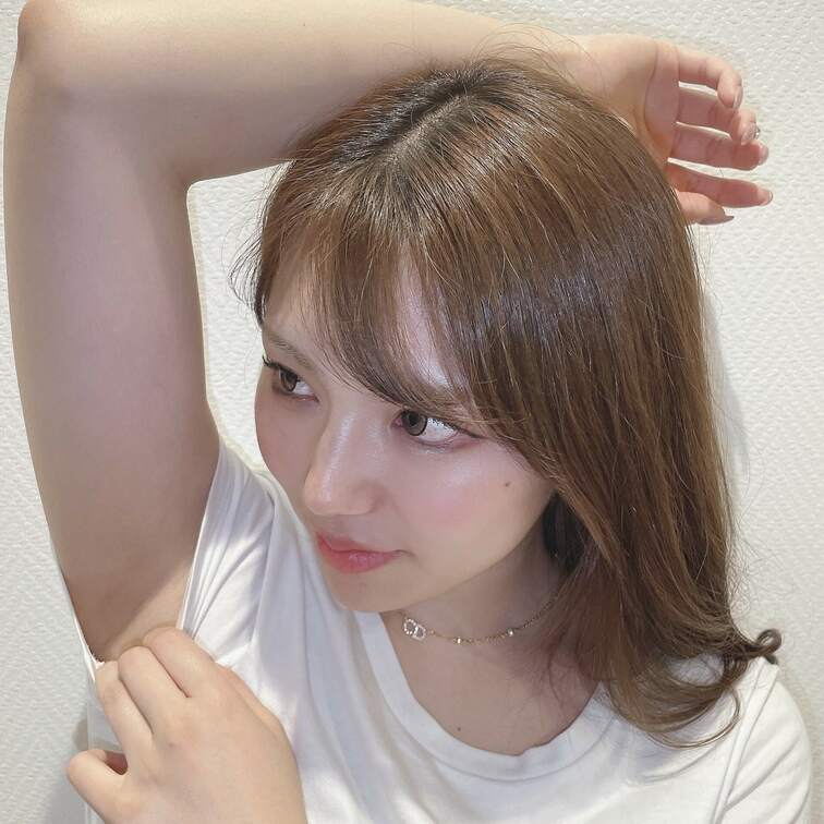 かわいい"あかりちゃん"の生々しいワキです！

ワキのシワや毛穴まで堪能できます😊