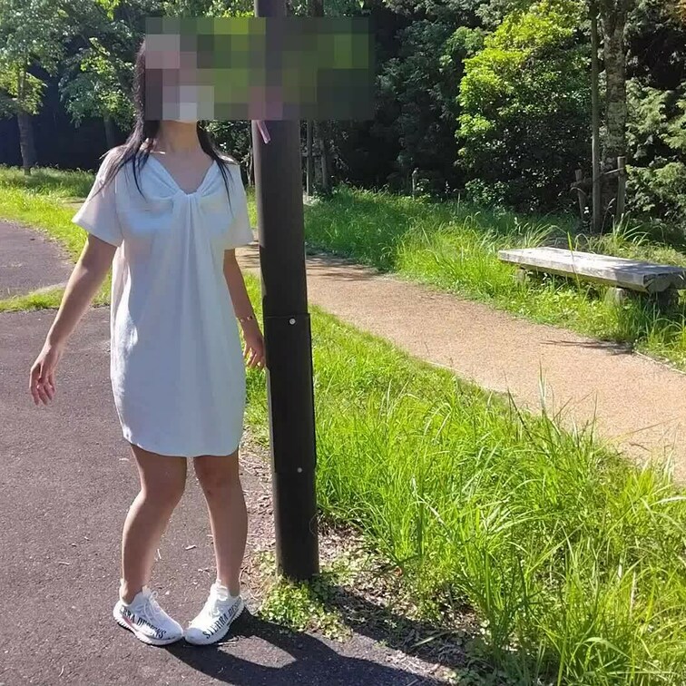 公園の駐車場で全裸になる前に撮ってみました🤗