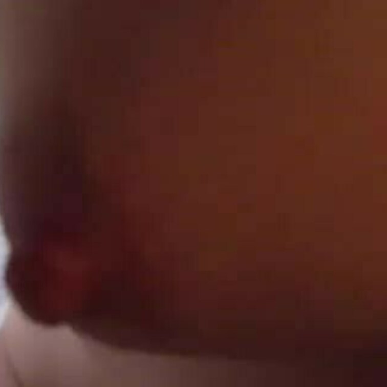 騎乗位でメグが貴方に覆い被さって腰を振ってて目の前にメグパイが迫ってくるV R的な映像です