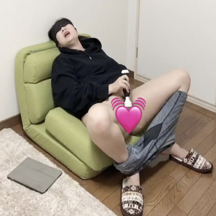自宅で○○○にバレ無い様にコッソリとオナニー💖
大きな声が出せないのは辛いけど…笑