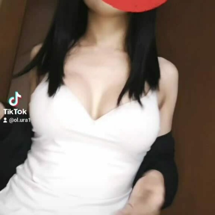 この格好で𝐓𝐢𝐤𝐓𝐨𝐤踊ったら規約違反って言われちゃった😣エロいですか？