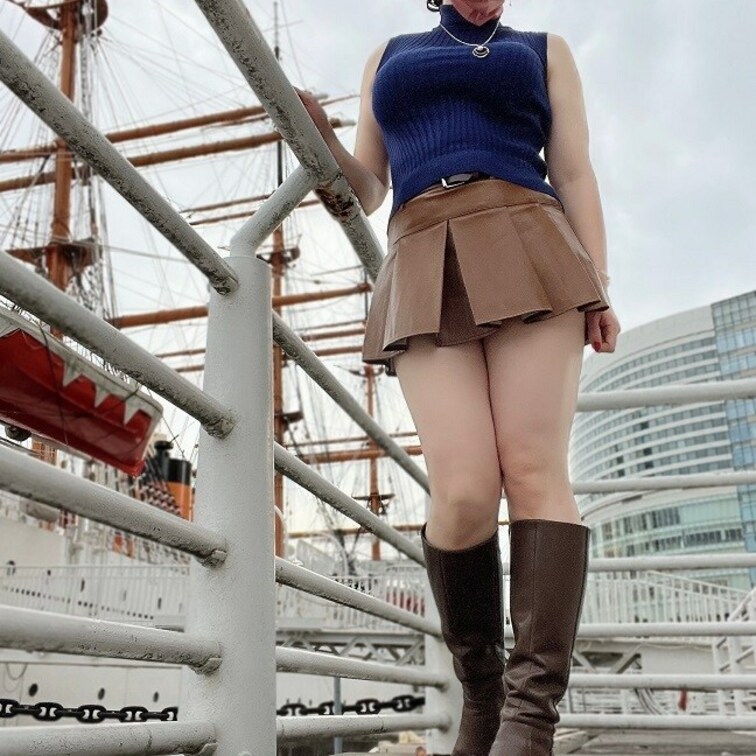 「ノースリーブニット爆乳、マイクロミニスカート、ロングブーツ太もも…」

SNS掲載用ポートレート

※初公開日
