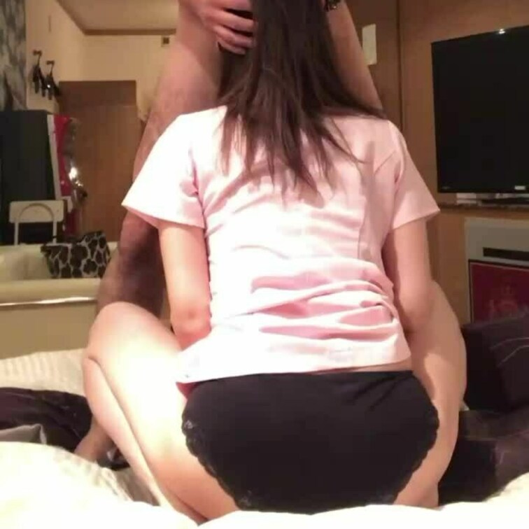 夫が精処理肉便器として妻を使ってる様子
最後の大迫力デカ尻は堪りません
