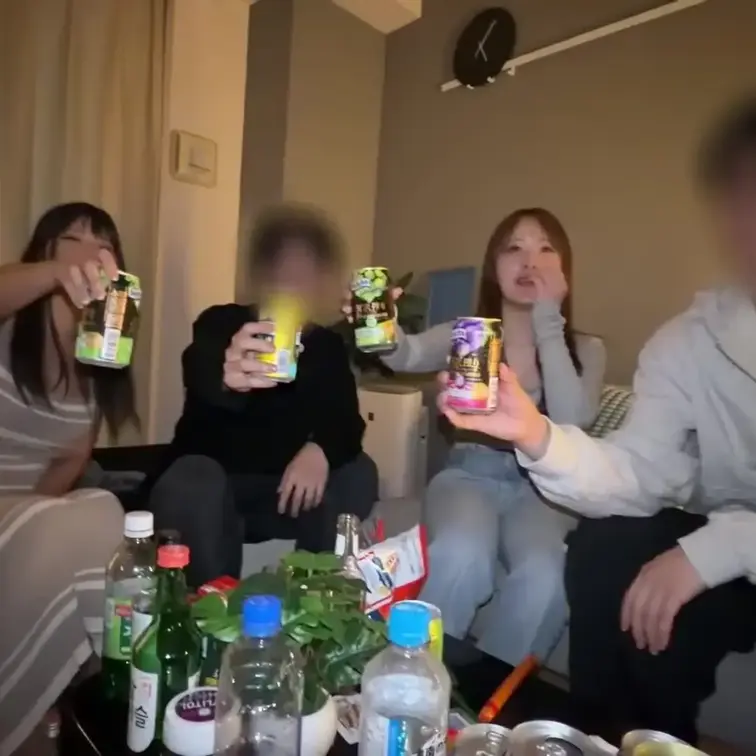 ãçŸå¥³2人çµãšã®å®
飲ã¿çæ§ã²ãŒã ã
çæ§ã®æä»€ãã©ãã©ãéæ¿ã«ãªã£ãŠãããæ°ã¥ããã4Pã§ãã¡ãŸããw
é
ã£æããªããçŸå¥³2人ãä¹±ããŠãã®æé«ã«ãšããã£ãã§ãã
â»æ¬ç·šâå®å
šé¡åºãâã§ãã