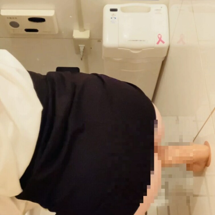 壁から生やした極太ディルド君とセックスしちゃういろは。腰を動かすのやめられない//