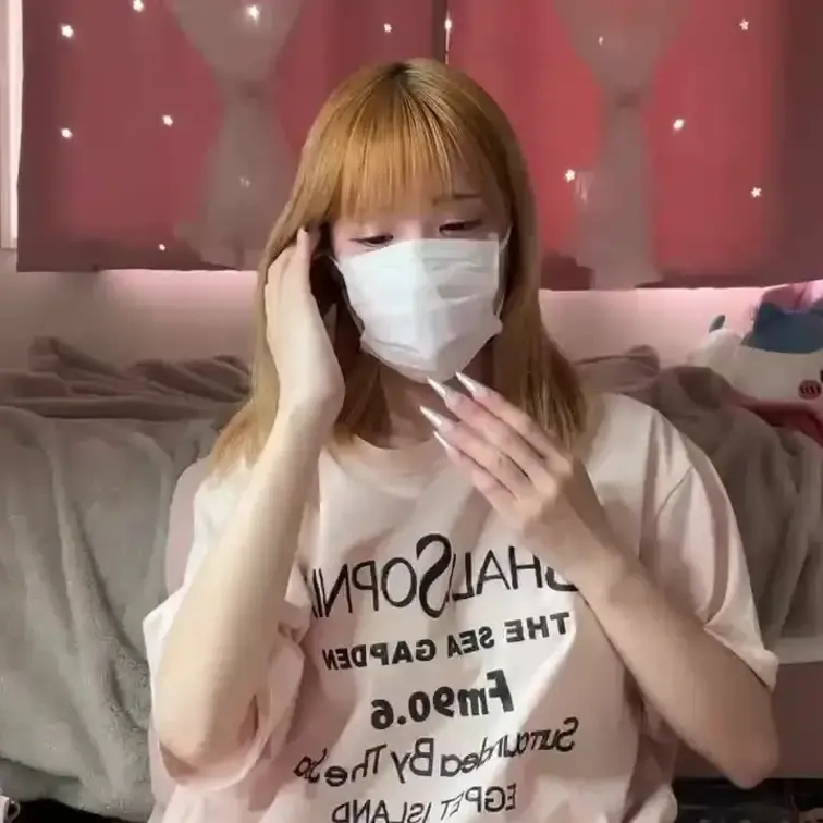 【みれい 20 歳】

みれいさんのライブ配信動画です
生ライブ配信だと、1 回の有料配信を視聴すると、おおよそ平