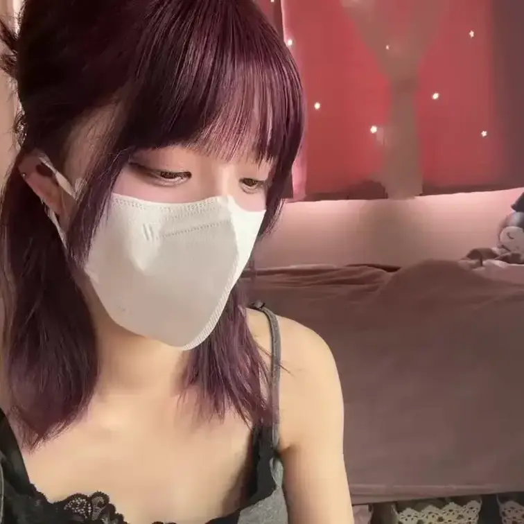 【みれい 20 歳】

みれいさんのライブ配信動画です
生ライブ配信だと、1 回の有料配信を視聴すると、おおよそ平
