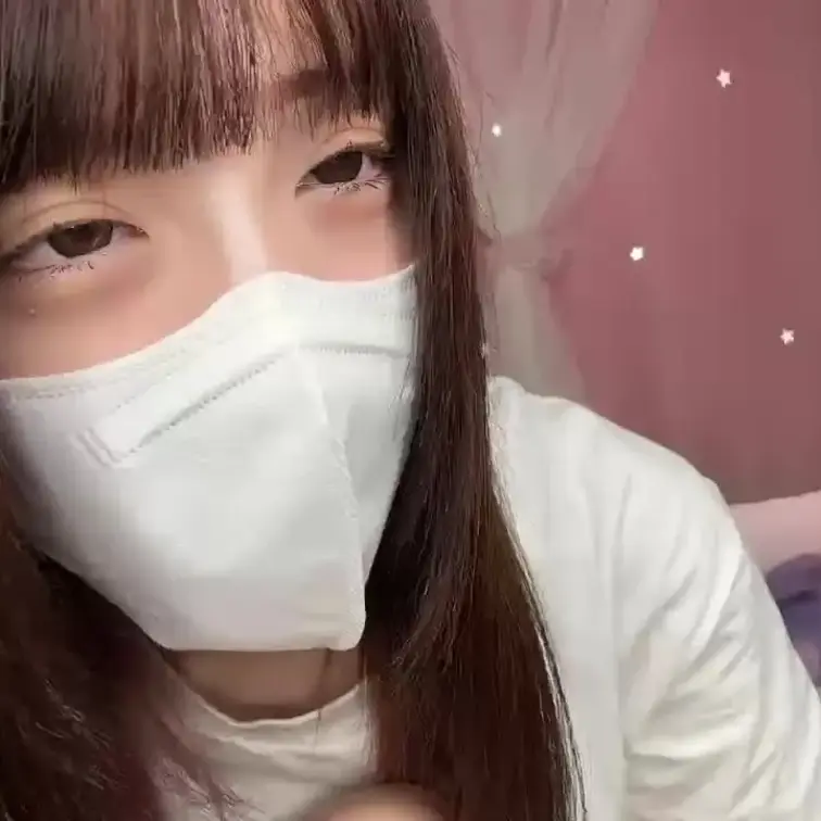 【みれい 20 歳】

みれいさんのライブ配信動画です
生ライブ配信だと、1 回の有料配信を視聴すると、おおよそ平