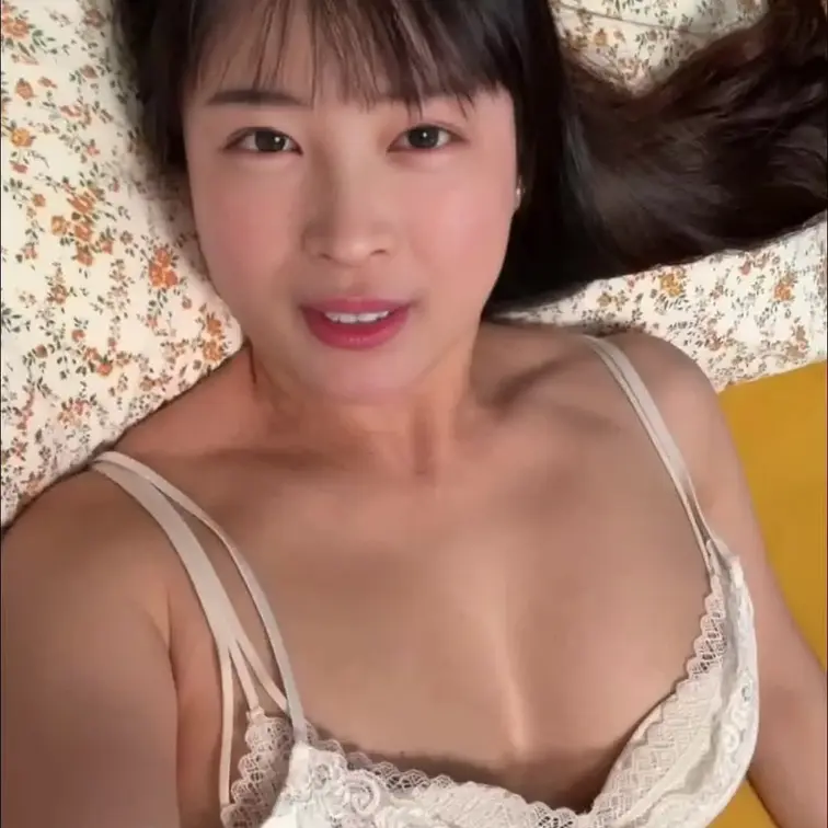 天井が昨日と同じか確認してただけですよ。