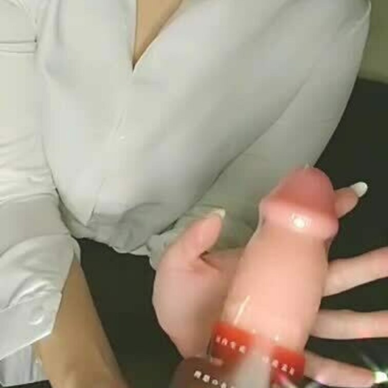 プレゼント🎁して頂いたディルドが太すぎてデカすぎて、まいの中がみちみちに‎(՞  ܸ. .ܸ՞)︎💦
気持ちいいところ