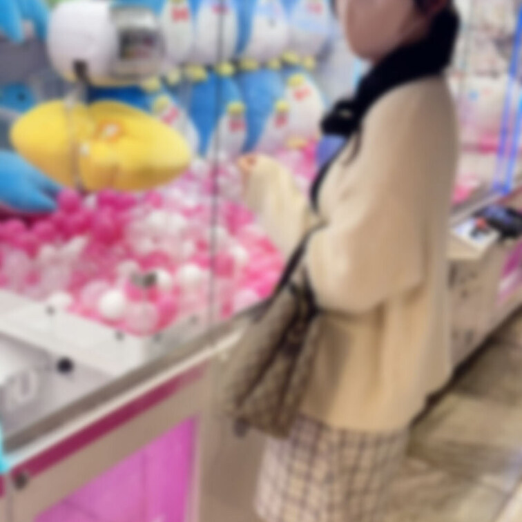 りんちゃんとデートに向かった先は定番のゲームセンター

ぬいぐるみとかが好きでよくゲームセンターには行くみたいで、入