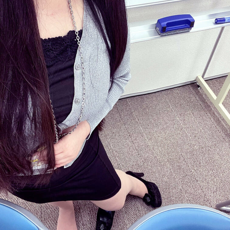 おはるんるん☀️
ストレスが溜まると会社から帰ってから即オナニーしちゃう
昨夜もしちゃったぁ^ ^
逢える方がいな