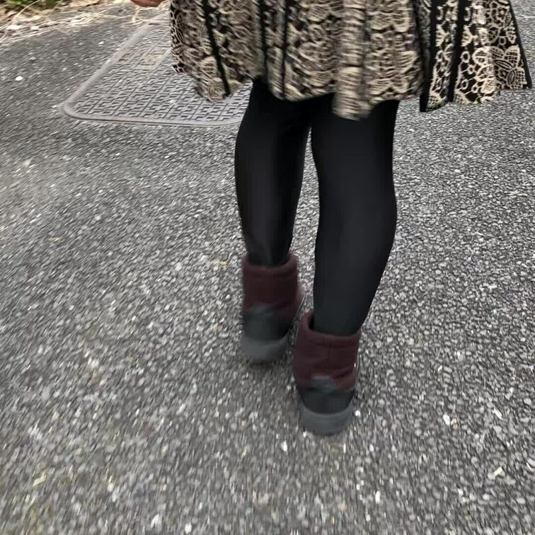 安定のお尻散歩🍑
それにしてもブーツが少し大きくて歩きにくかった😂
ぎこちなくてごめんなさい💦