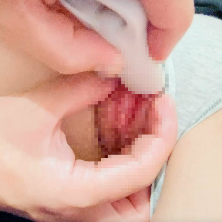 裏アカ女子の正装カル○ンクラ○ンで、新しいおもちゃを試していただきました❤️
とっても気持ちいいですぅ