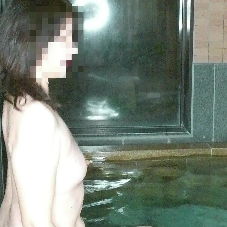 温泉での中出しセックスです♡
