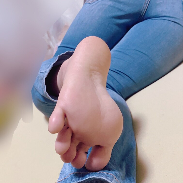 今日は飲みにいってきて疲れた😇のあんよ🐾ᵕ̈