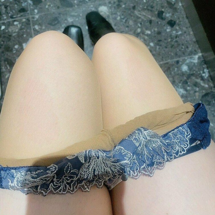 お仕事サボり中。最近仕事が多忙なのでちょっとエッチな撮影は休憩…🥱
