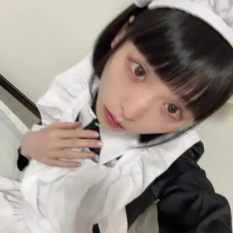 ガリガリ女子のメイド服着用動画です！
3:05
