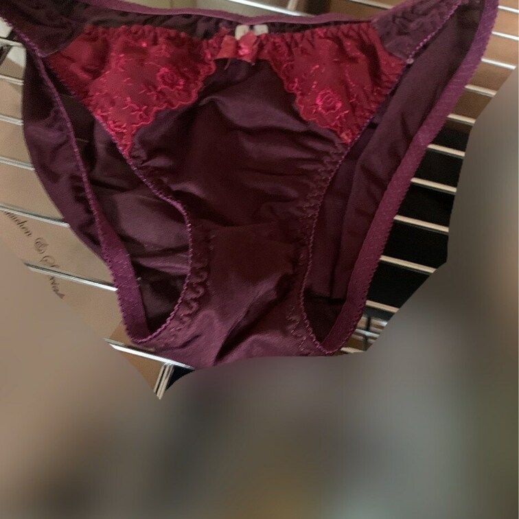 職場40歳バツ3女のパンティ