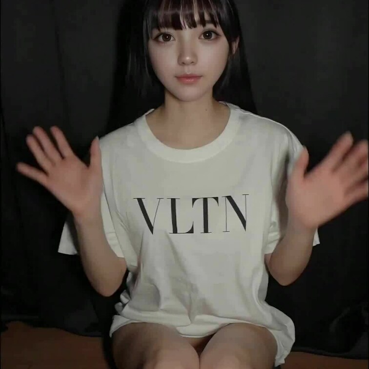 初投稿動画だよん🖤
私の裸はエロい＋綺麗だよ😍
見ないと絶対損だよ？！？！
私の古参達に届け！！！！