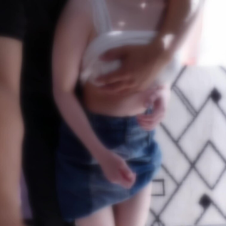 【完全顔出し】

まだ明るいけどベランダでのこっそり
チンポしゃぶってもらって大変気持ちよかった
声を出せない状