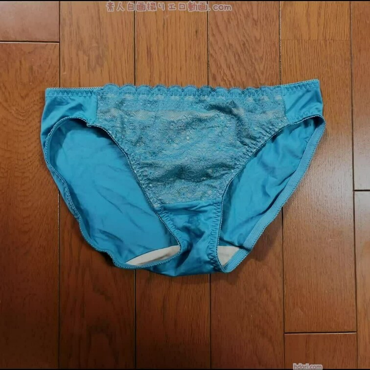 一日履いてきた下着を撮影しました