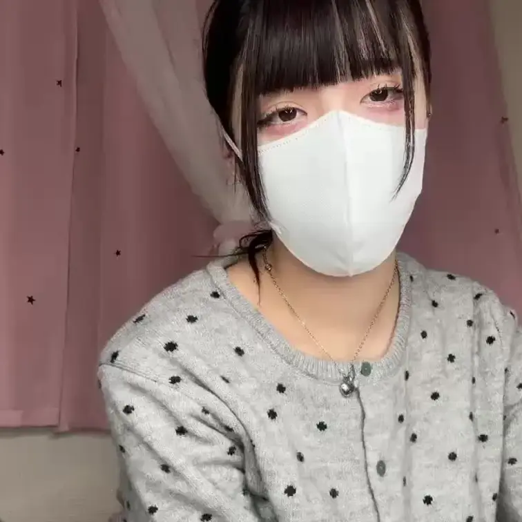 【みれい 20 歳】

みれいさんのライブ配信動画です
生ライブ配信だと、1 回の有料配信を視聴すると、おおよそ平