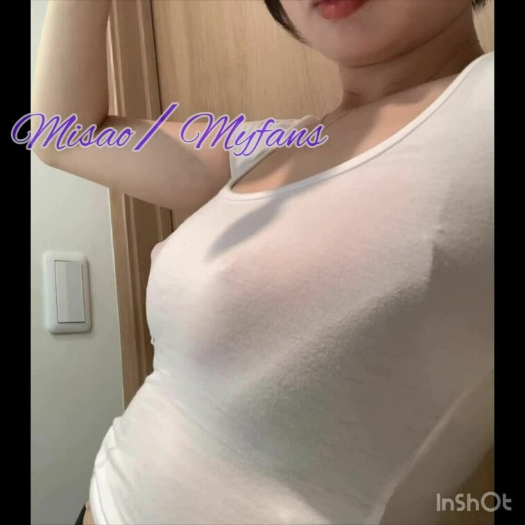 投稿したと思ってたら、できてなかった💦
ローションでおっぱい遊びです♡
