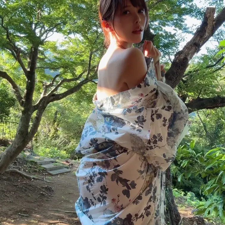 こーやって浴衣をはだけると、誘惑してるみたいで
ドキドキしちゃう…👿
でも本当は、もっと見てもらいたいのかも🥺💗