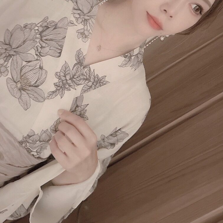 ちょっとだけだよ🥹

多分明日で浴衣写真終わる🤣
いいねしてくれた人ありがとう♡好き💕
多過ぎて飽きるかと思った
