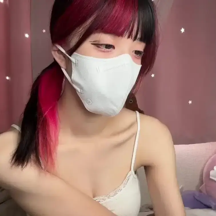 【みれい 20 歳】

みれいさんのライブ配信動画です
生ライブ配信だと、1 回の有料配信を視聴すると、おおよそ平