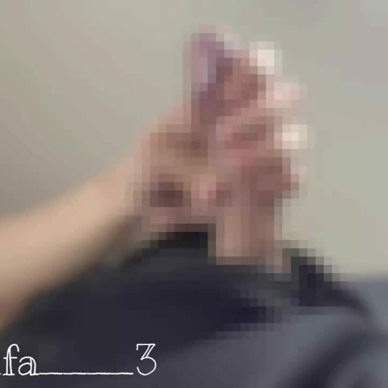 クリスマスプレゼント企画で編集した自慰動画です、、、射精シーンまで撮ってあります。単品購入のみ視聴可能です。