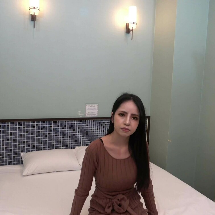 タイと日本のハーフで顔立ちハッキリのさらちゃん

美人でスタイルもいいのにアソコは剛毛

毛をかき分けクリを舌で