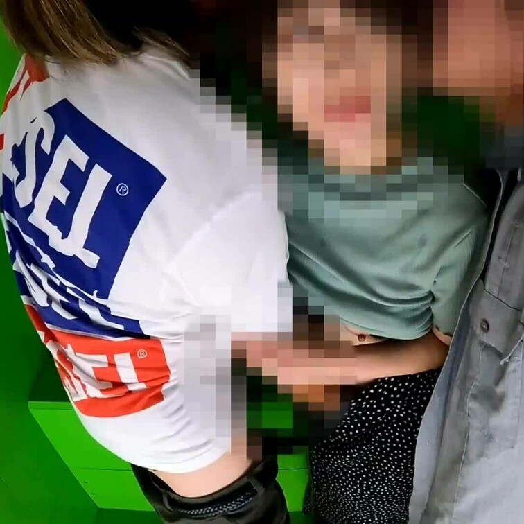 白昼のプリクラ機内で人妻さんと３Ｐフェラ遊びはこちらから↓↓↓↓

https://myfans.jp/posts/