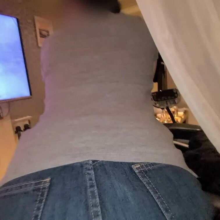 3-1-1デニムミニのスカートめくりを主観映像でどうぞ。
白綿パンを撫でまわしながら、しこってください。
