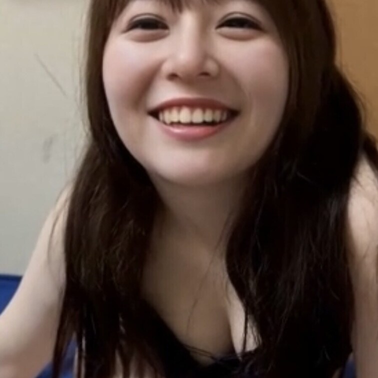 初投稿❣️
美奈の旦那に内緒で撮ったNTR動画だよ🫣✨
ちょっと恥ずかしいケド
完全な素人好きな人　
人妻が好き