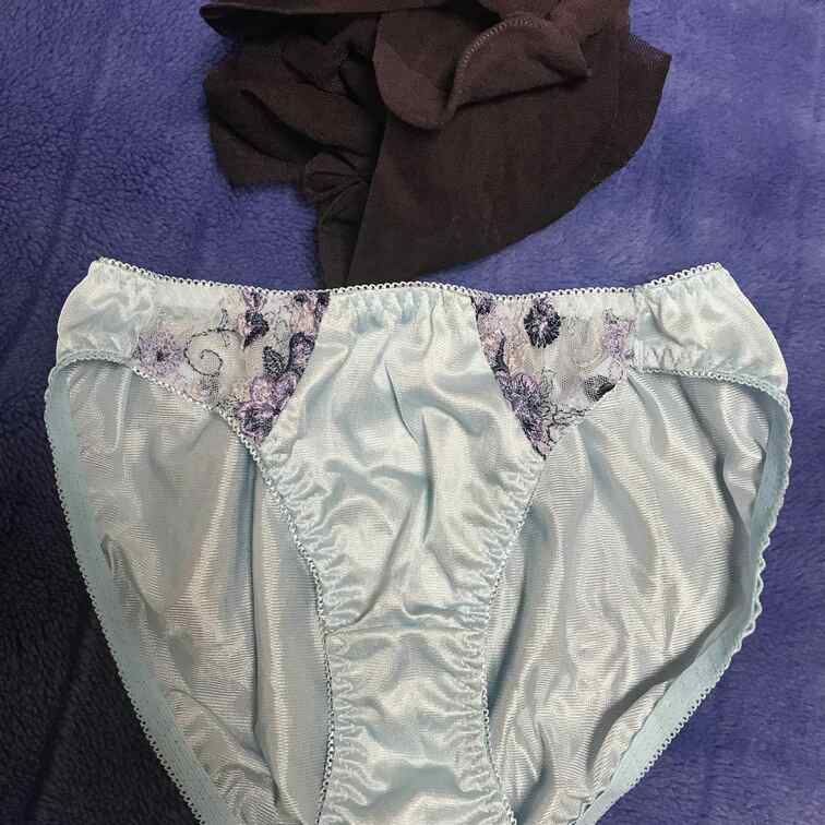 今日のリナのパンツとパンストです🥰