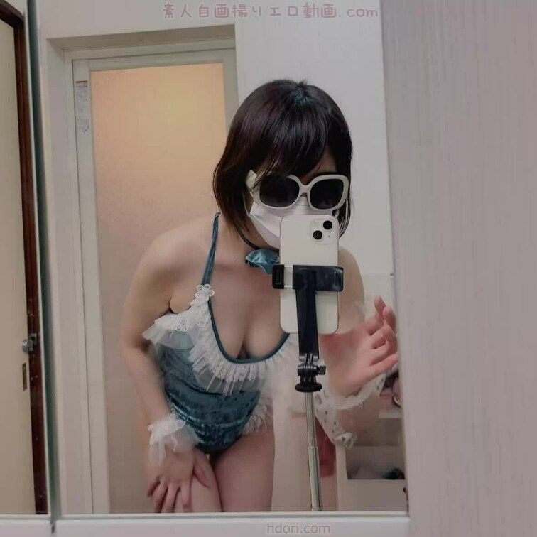 バニーみたいな水着きてお尻叩いたら赤くなったよ☆