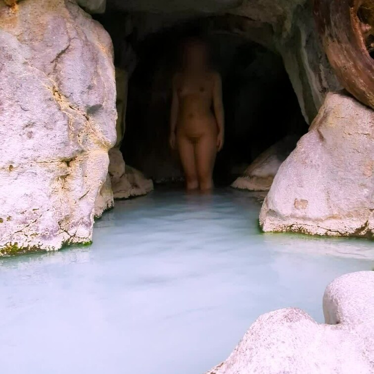 混浴行きたいなぁ！
お触り禁止の妻ですが、一緒に混浴を楽しんでくれる男性の方はコメントください。