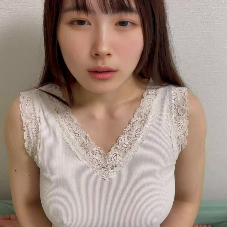 もう販売中止しちゃった写真集の特典映像です💦
こっちのほうがえちかも笑