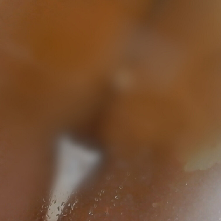 お風呂のドアがちょうど透明だったので
押し付けてみました・・

貼りついたおしりはどうですか？？
