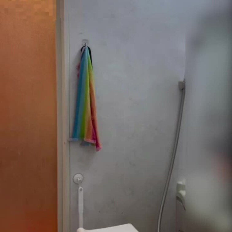 嫁ちゃんの入浴シーンを◯◯🛀なななんとシャワーを使って1人遊びを始めてました💕1人でこんな事してるなんてほんまにエッチや