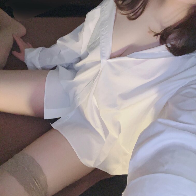 ディルドとえっちな下着を買ったので動画プランで今月もまだまだ動画投稿頑張る予定です♡
撮影時に使用したりオナニーの時に