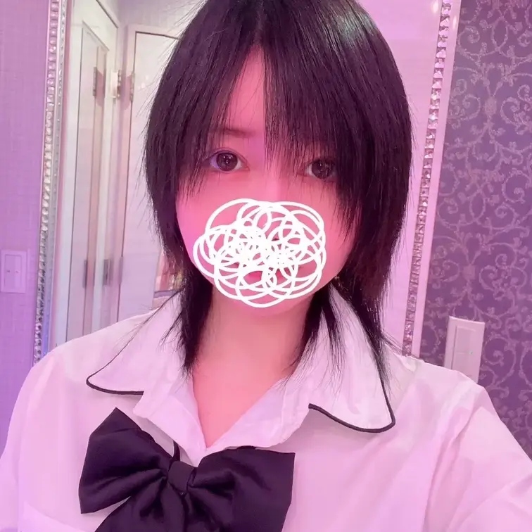 制服で立ったままで我慢限界おもらしが一番好きなおもらしかも(,,. .,, )