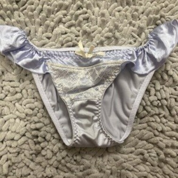 今日のるるのパンツです🥰
 薄紫のお気に入りのパンツです🥰
 何回も登場すると思います😅