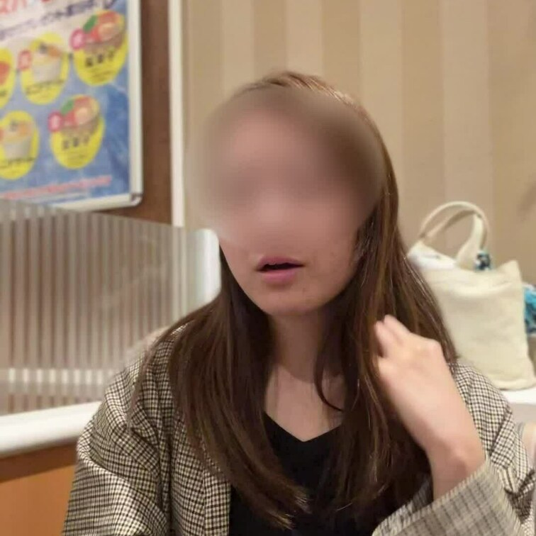寝取られ終わりのファミレスで食事中に撮りました。

もう。。。変な動画撮らせないでよ。。。


ーーーーーーー